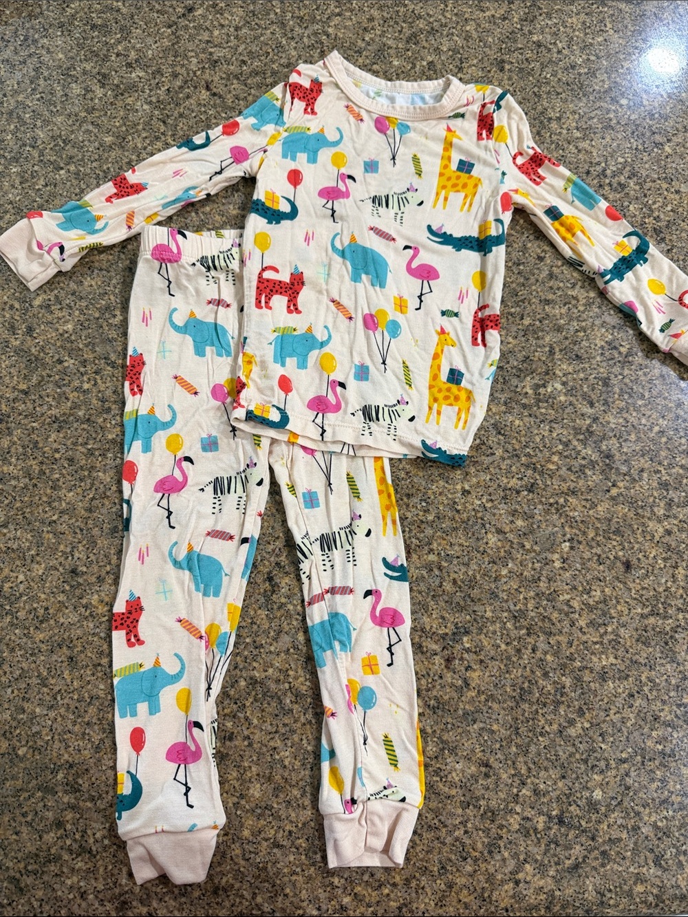 PatPat White Animal Print Pajama Set with Pink, Blue & Yellow Accents